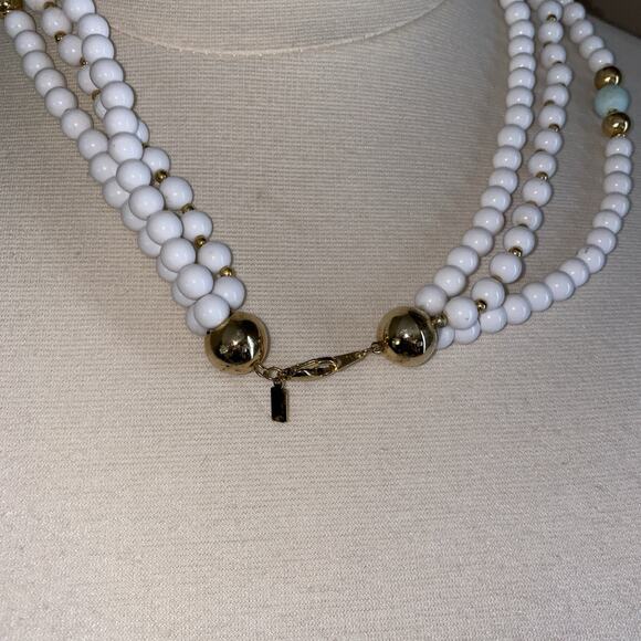 Alabaster White Multi Acrylic GoldTone Beaded 3 strand Statement Necklace 20” - Picture 4 of 6